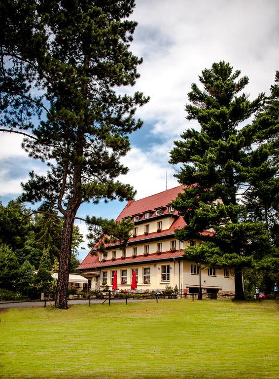Parkhotel Skalni Mesto Jičín Buitenkant foto