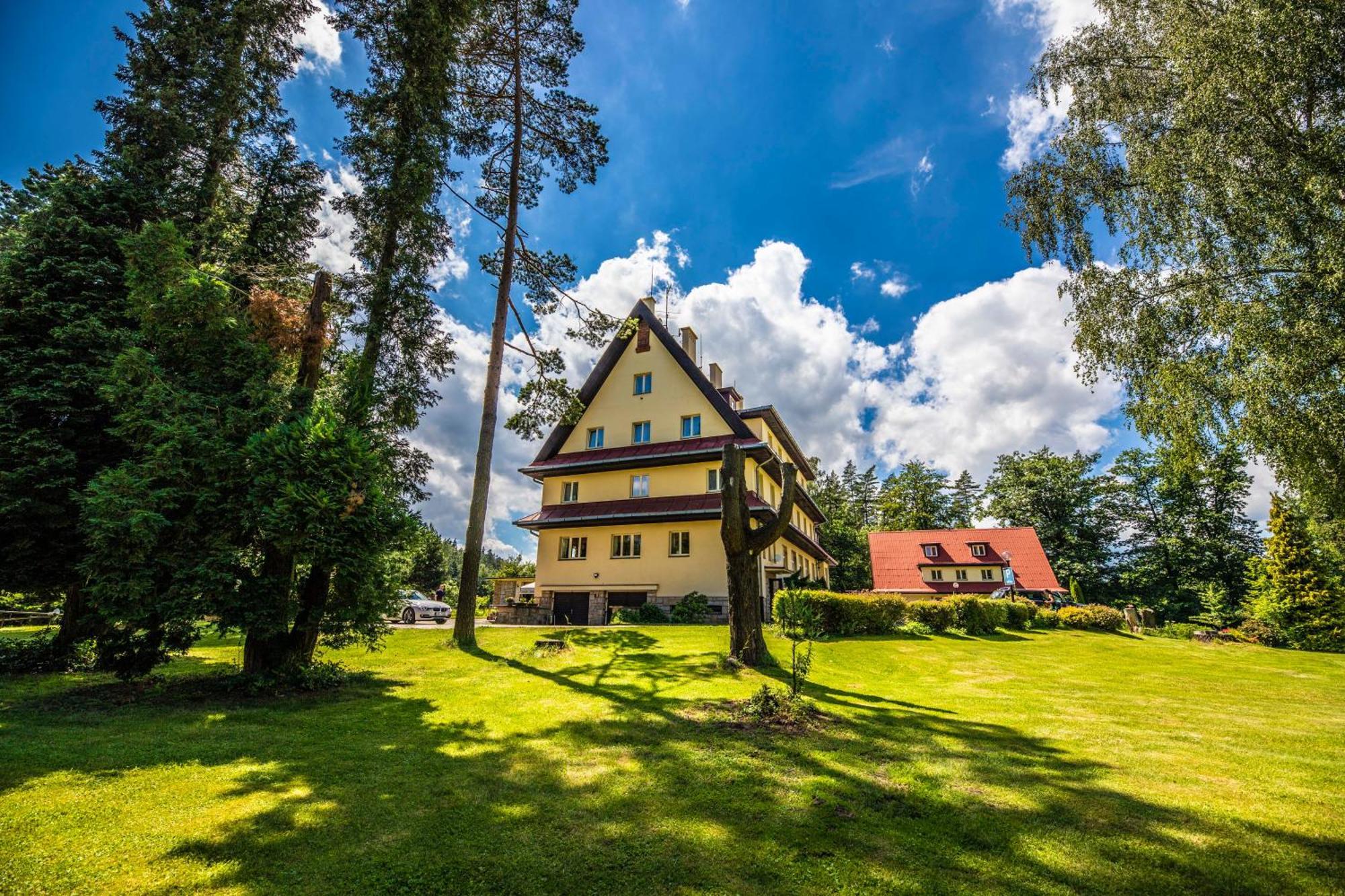 Parkhotel Skalni Mesto Jičín Buitenkant foto