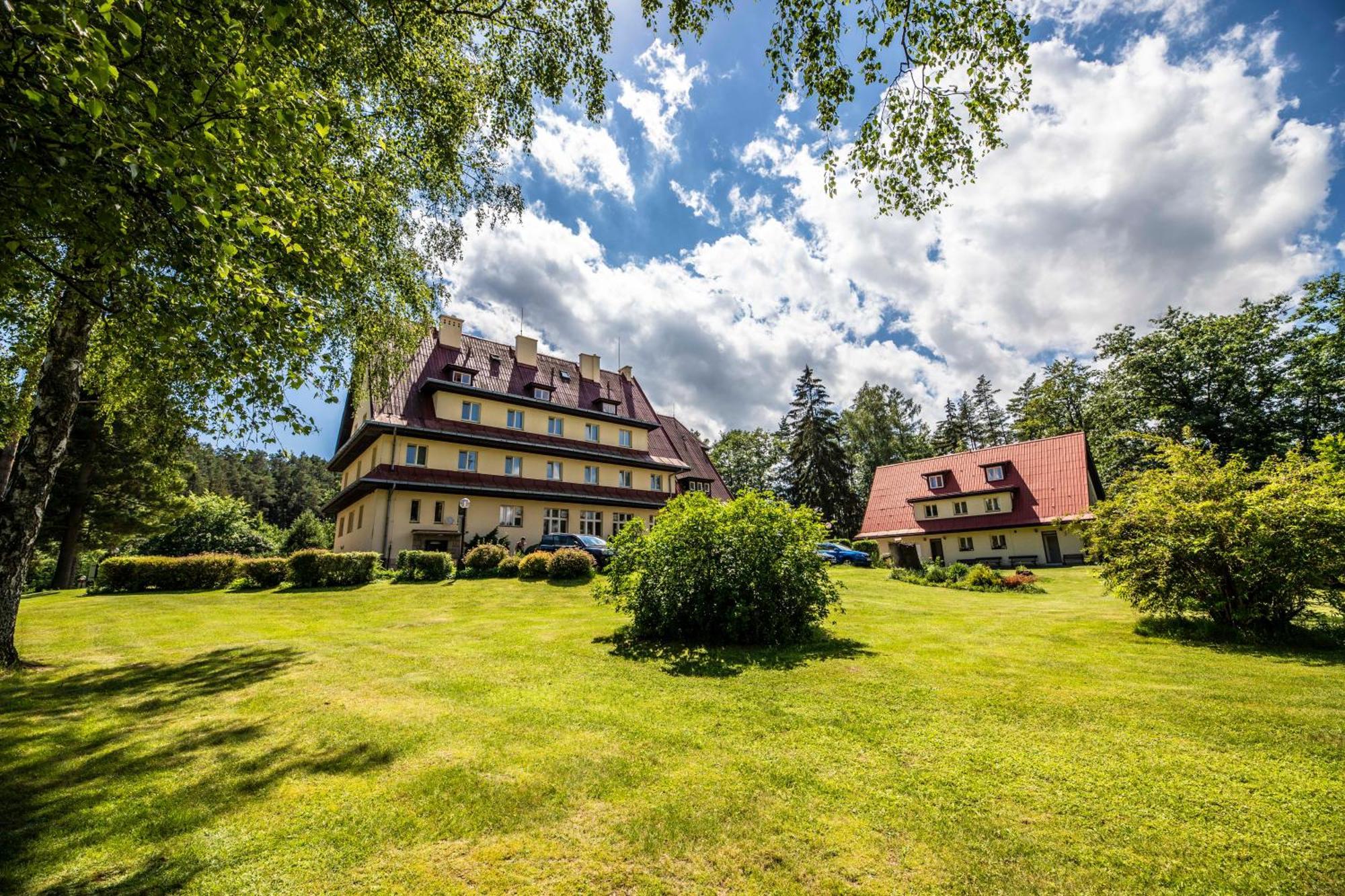 Parkhotel Skalni Mesto Jičín Buitenkant foto