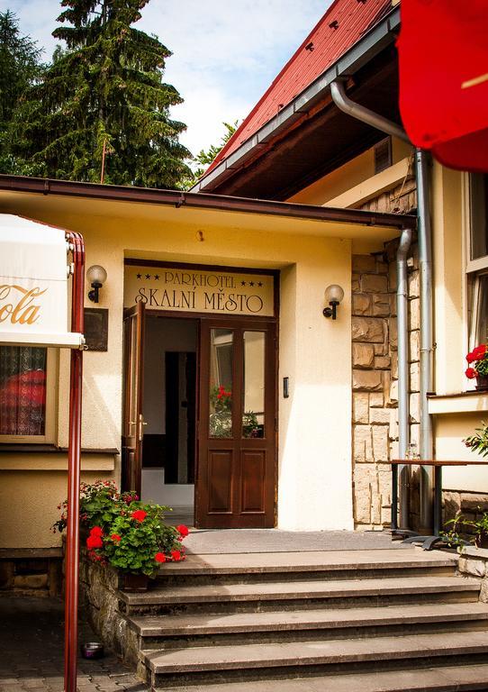 Parkhotel Skalni Mesto Jičín Buitenkant foto